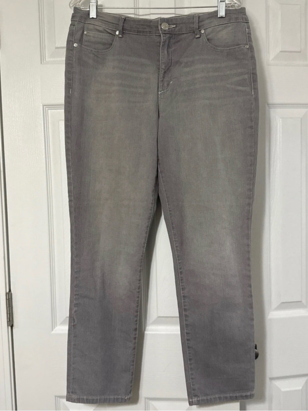 Gloria Vanderbilt Stefania Cropped Slimming Jeans in grey. size US 10